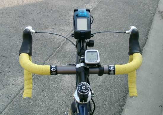 ここには自転車にGPSを装着した写真があります